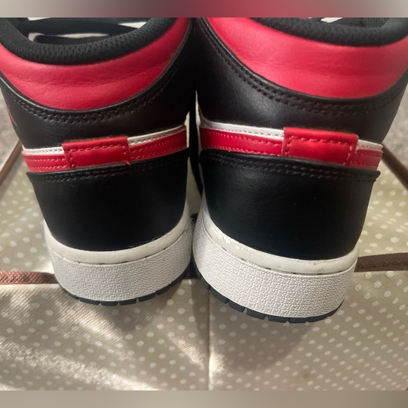 Jordan 1 - Picture 4 of 7